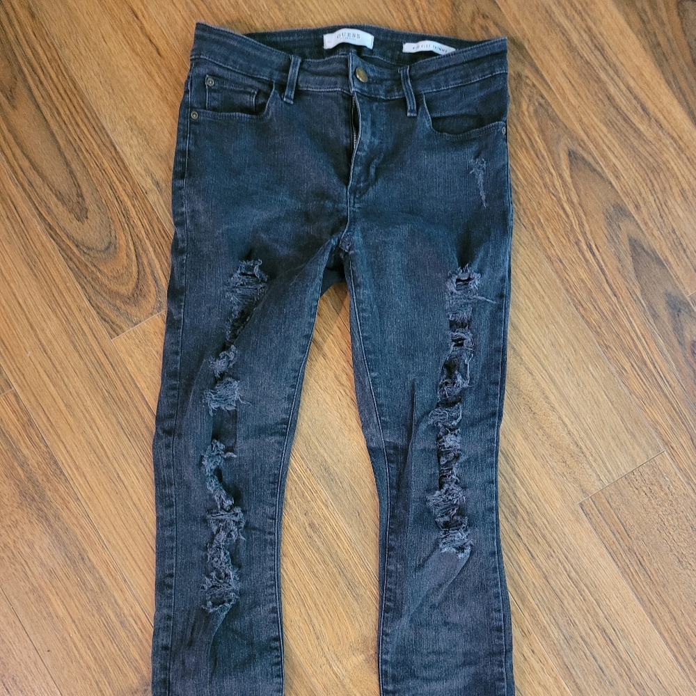 Distressed skinny jeans